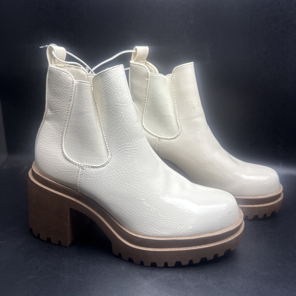 Diba Boots CHELSEA Patent Leather Chunky Platform Pull On Cream 5.5